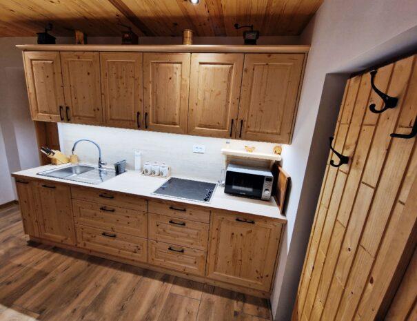 kasca-najem-lastovka-turizem-notranjost-kuhinja-2